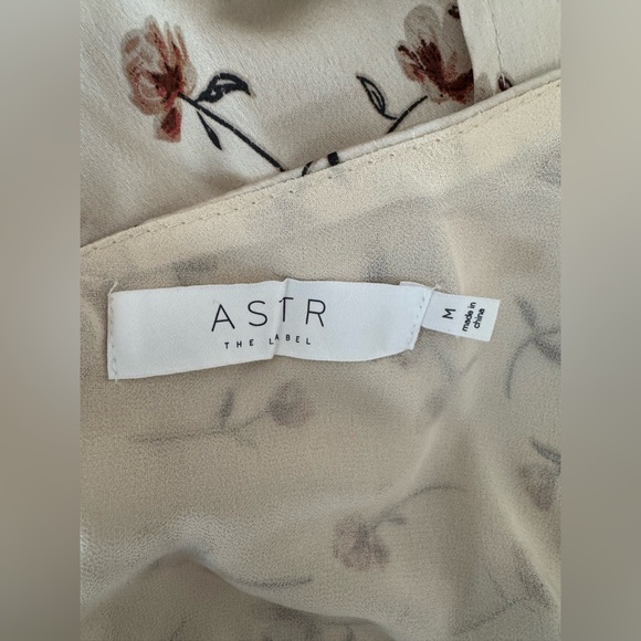 NWT - ASTR Cream Floral Long Sleeve Dress - Picture 10 of 12